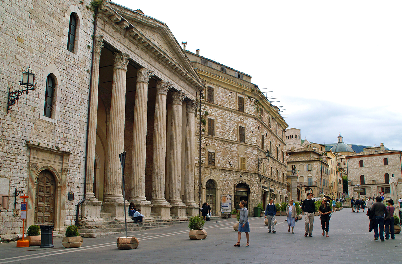 Assisi-Tempio-di-Minerva